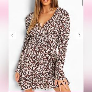 Boohoo NWT DITSY FLORAL TIE DETAIL PUFF SLEEVE SMOCK DRESS size 6
